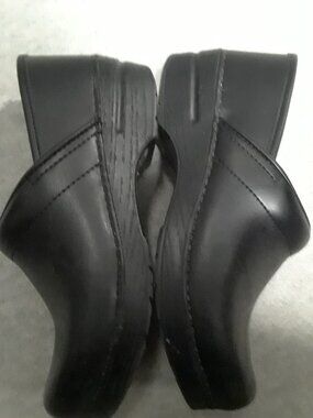 DANSKO   nurse shoe.  Black size 39.   Great Condition. Preowned